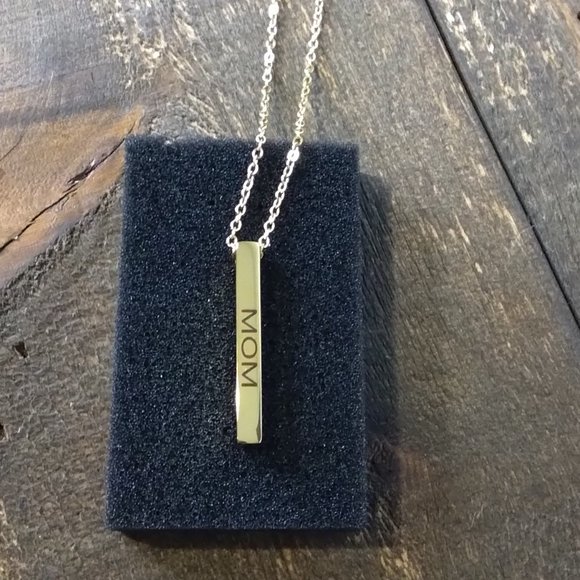 Gold MOM Necklace Handcrafted - Picture 4 of 4